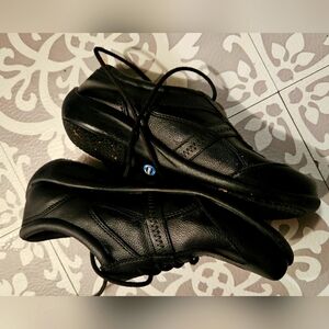 DrShool's black shoes